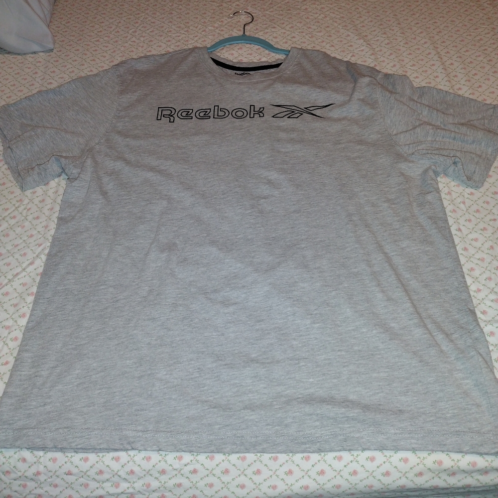 Reebok short sleeve T shirt. size XXL